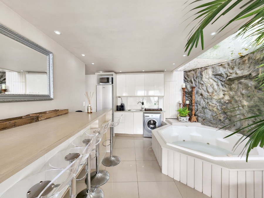 To Let 4 Bedroom Property for Rent in Clifton Western Cape